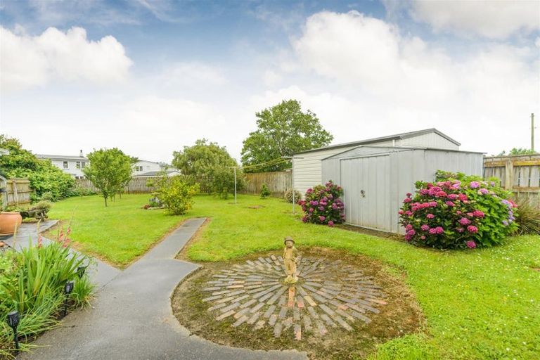 Photo of property in 27 Holland Crescent, Bulls, 4818