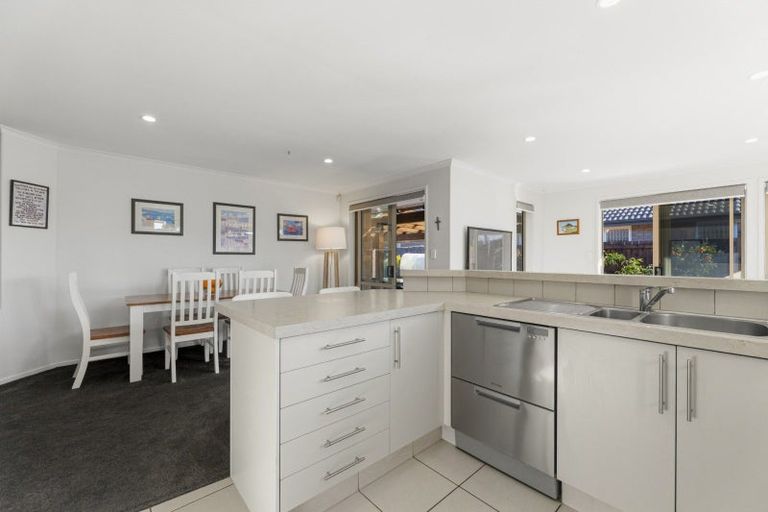 Photo of property in 120 Doncaster Drive, Papamoa Beach, Papamoa, 3118