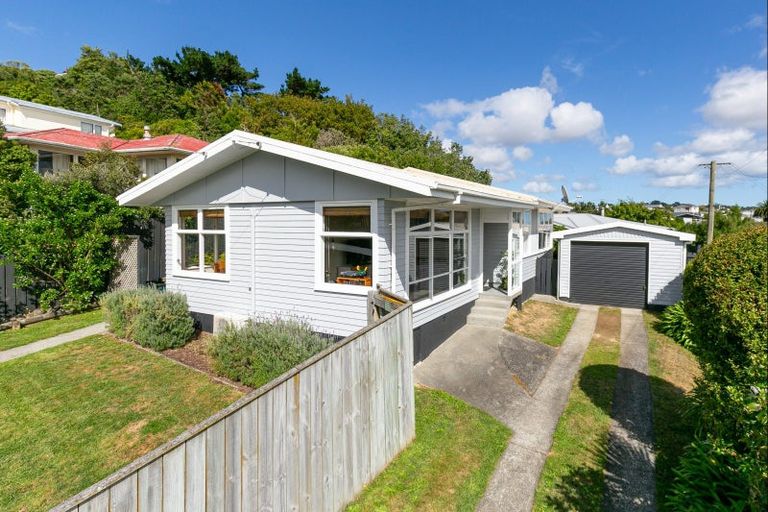 Photo of property in 80 Beazley Avenue, Paparangi, Wellington, 6037