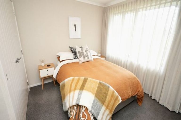 Photo of property in 16 Chestnut Close, Kelvin Grove, Palmerston North, 4414