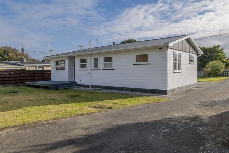 Photo of property in 10 Ngaio Street, Otaki Beach, Otaki, 5512