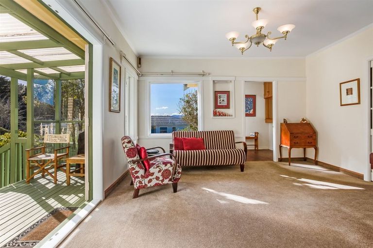 Photo of property in 323 Main Road, Tawa, Wellington, 5028