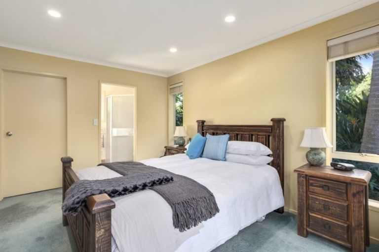 Photo of property in 35 Admirals Court Drive, Greenhithe, Auckland, 0632