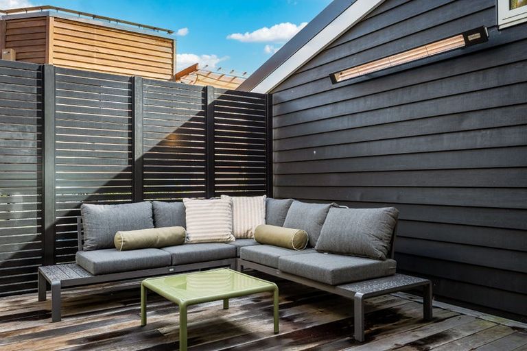 Photo of property in 47 Masterton Road, Rothesay Bay, Auckland, 0630