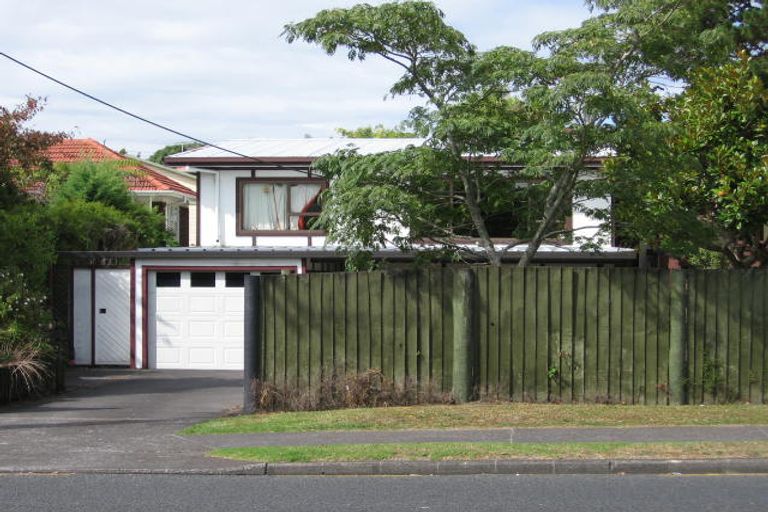 Photo of property in 86 Godley Road, Green Bay, Auckland, 0604