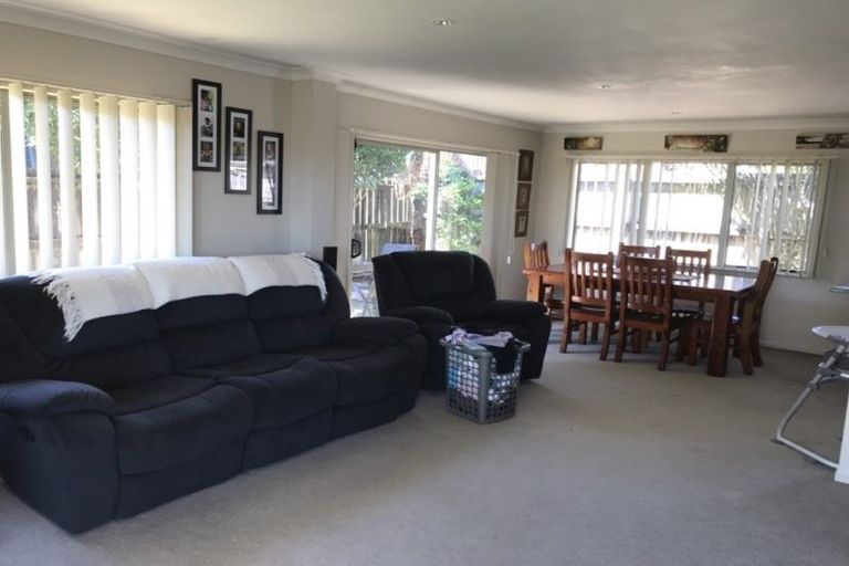Photo of property in 5 Wairua Place, Pukekohe, 2120