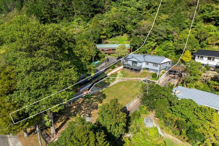 Photo of property in 114 Pinehaven Road, Pinehaven, Upper Hutt, 5019