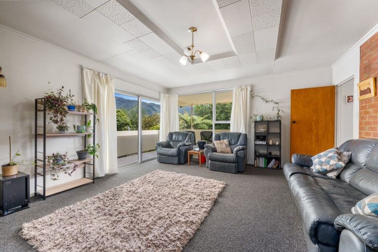 Photo of property in 13 Milton Terrace, Picton, 7220