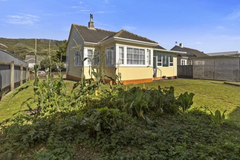 Photo of property in 7 Poole Street, Taita, Lower Hutt, 5011