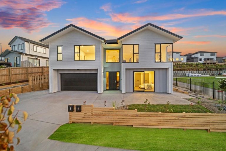 Photo of property in 128 Skulander Crescent, Orewa, 0931