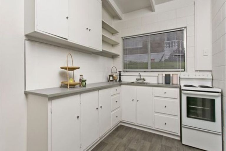 Photo of property in 2/6 Anne Road, Hillcrest, Auckland, 0627
