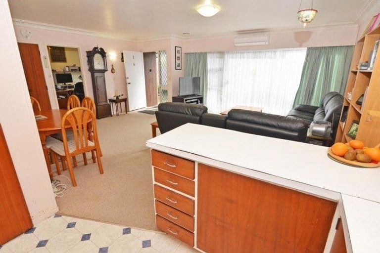 Photo of property in 1/8 Pamela Place, New Lynn, Auckland, 0600