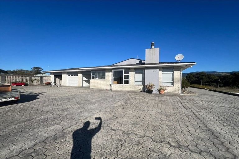 Photo of property in 133 Muhunoa Road East, Ohau, Levin, 5570