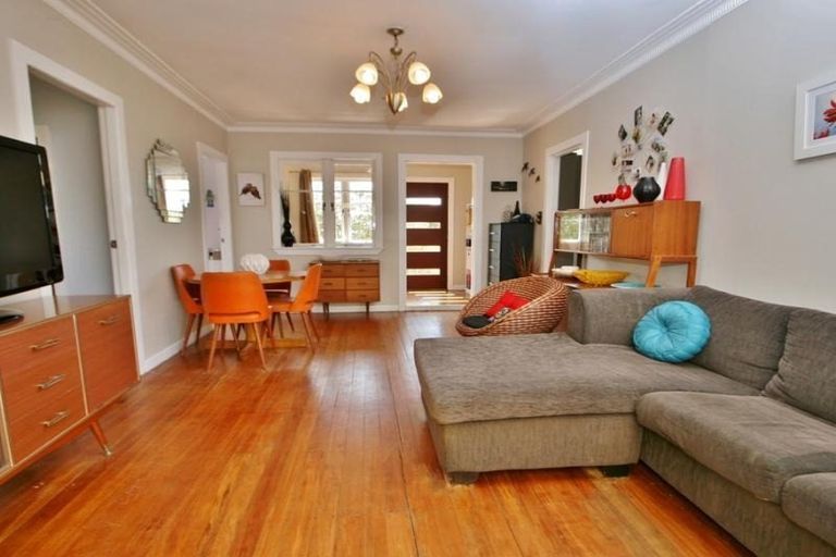 Photo of property in 77 Elliston Crescent, Stanmore Bay, Whangaparaoa, 0932