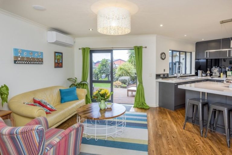 Photo of property in 8 Te Ropata Place, Waikanae Beach, Waikanae, 5036