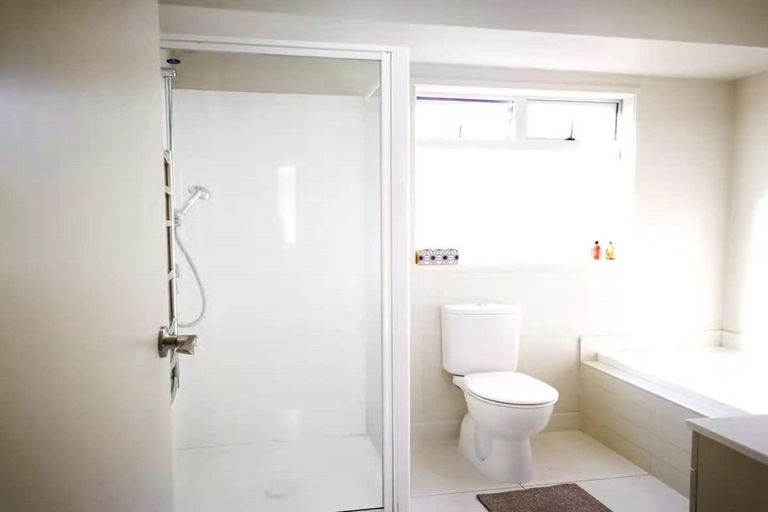 Photo of property in 34 Lavery Place, Sunnynook, Auckland, 0632