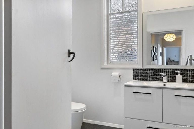 Photo of property in 22 Mandalay Terrace, Khandallah, Wellington, 6035