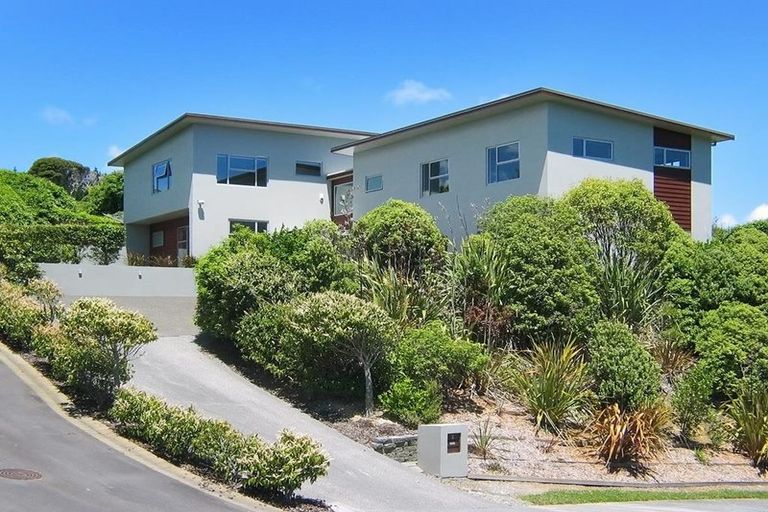 Photo of property in 2 Scoresby Grove, Whitby, Porirua, 5024
