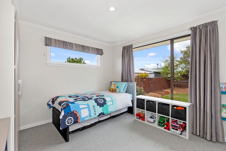 Photo of property in 47 Kathleen Crescent, Hornby, Christchurch, 8042