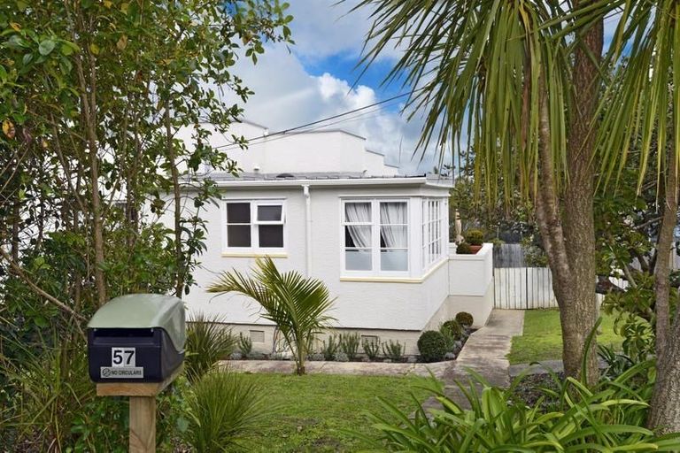 Photo of property in 57 Old Lake Road, Narrow Neck, Auckland, 0624