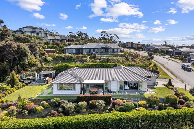 Photo of property in 8 Woodridge Drive, Stanmore Bay, Whangaparaoa, 0932