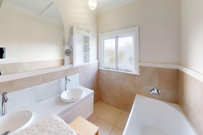Photo of property in 10 Saint Johns Avenue, Palmerston North, 4414