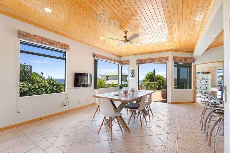 Photo of property in 221 Paku Drive, Tairua, 3508