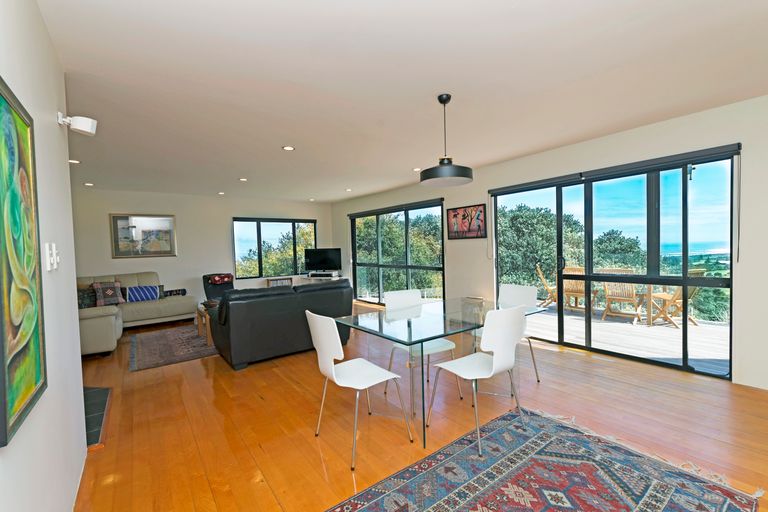 Photo of property in 90 Domain Crescent, Muriwai, 0881