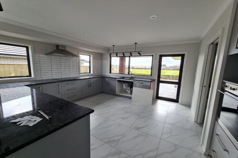 Photo of property in 40 Whatumairangi Way, Owhata, Rotorua, 3010