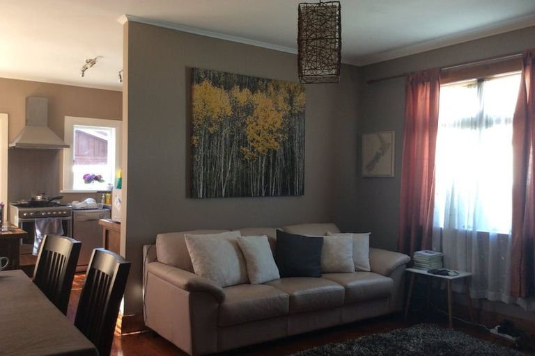 Photo of property in 74 Cambridge Terrace, Waterloo, Lower Hutt, 5011