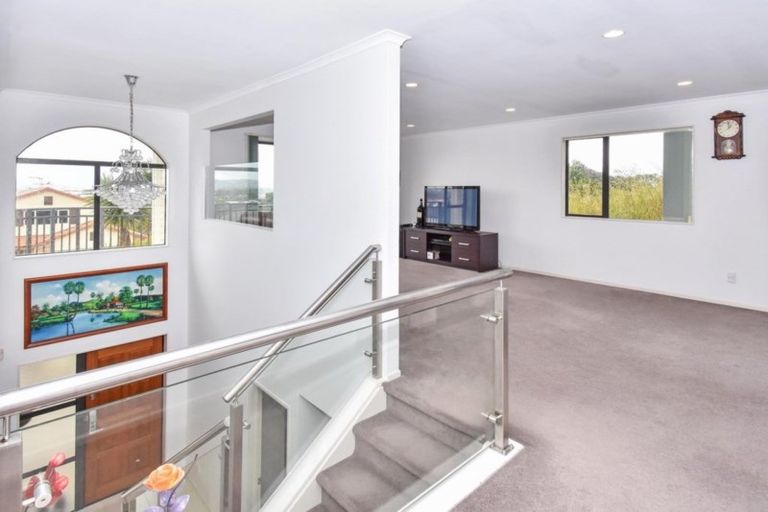 Photo of property in 55 Saralee Drive, Manurewa, Auckland, 2105