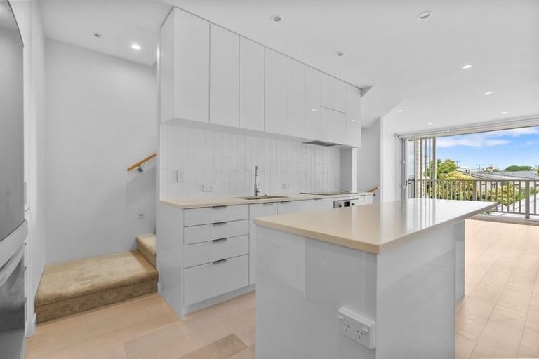 Photo of property in 8/83 Hinemoa Street, Birkenhead, Auckland, 0626