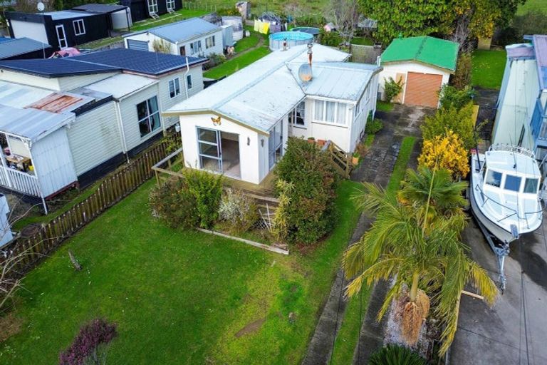 Photo of property in 18 Bertram Road, Kawakawa Bay, 2585