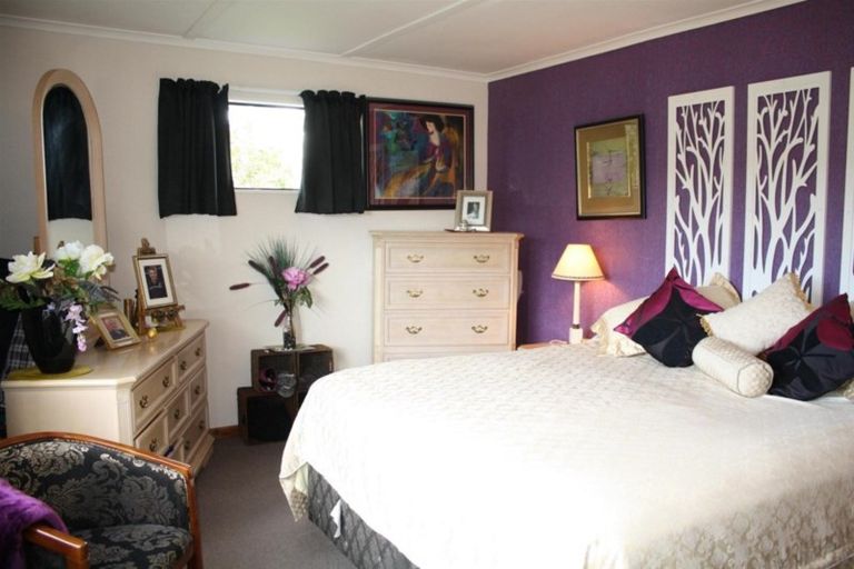 Photo of property in 33 Clifden Highway, Tuatapere, 9620