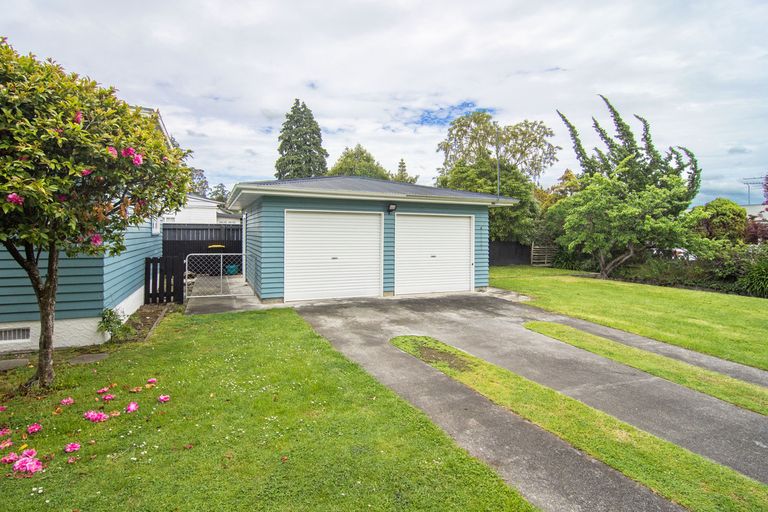 Photo of property in 12 Madden Place, Solway, Masterton, 5810
