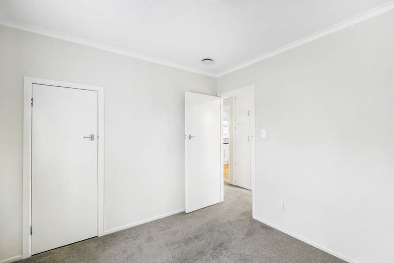 Photo of property in 12 Albert Road, Kelston, Auckland, 0602