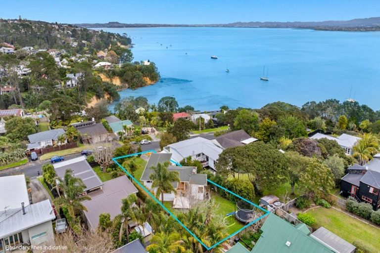 Photo of property in 37 Neptune Avenue, Beach Haven, Auckland, 0626