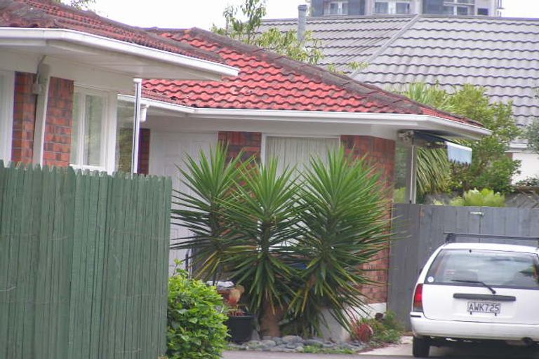 Photo of property in 2/5 Harley Road, Takapuna, Auckland, 0622