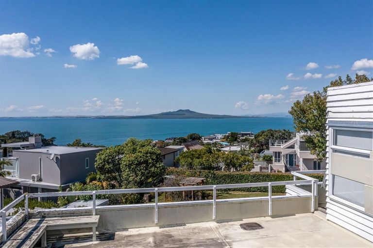 Photo of property in 9 Midway Avenue, Castor Bay, Auckland, 0620