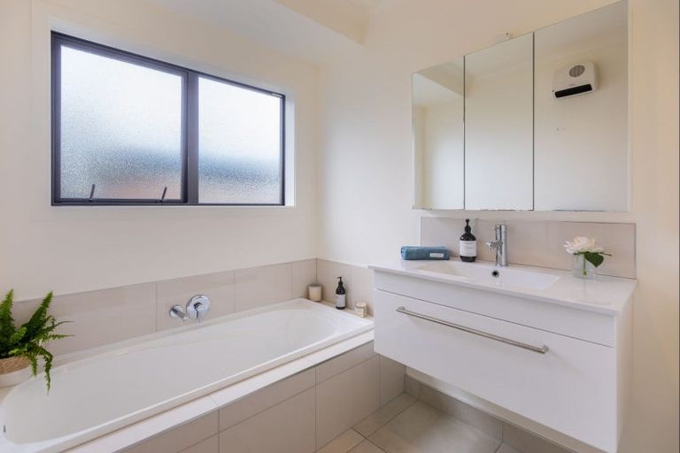 Photo of property in 6a Willow Drive, Taradale, Napier, 4112