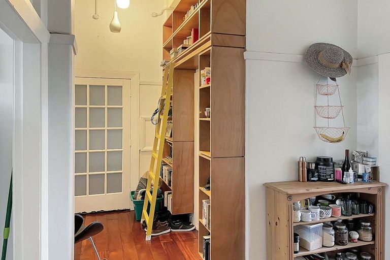 Photo of property in Blythswood Flats, 2/3 Aro Street, Aro Valley, Wellington, 6021