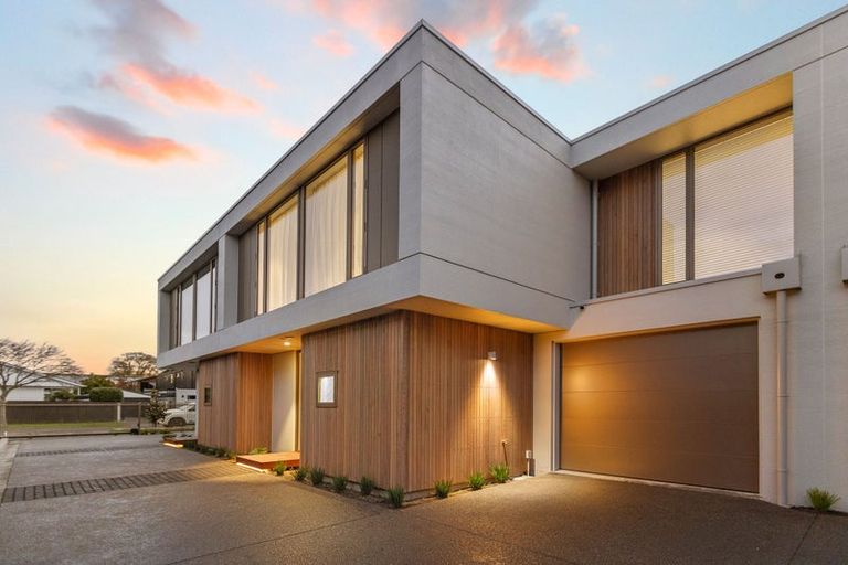 Photo of property in 2/22 Clissold Street, Merivale, Christchurch, 8014