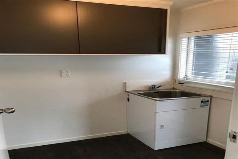 Photo of property in 27 Wainui Avenue, Point Chevalier, Auckland, 1022