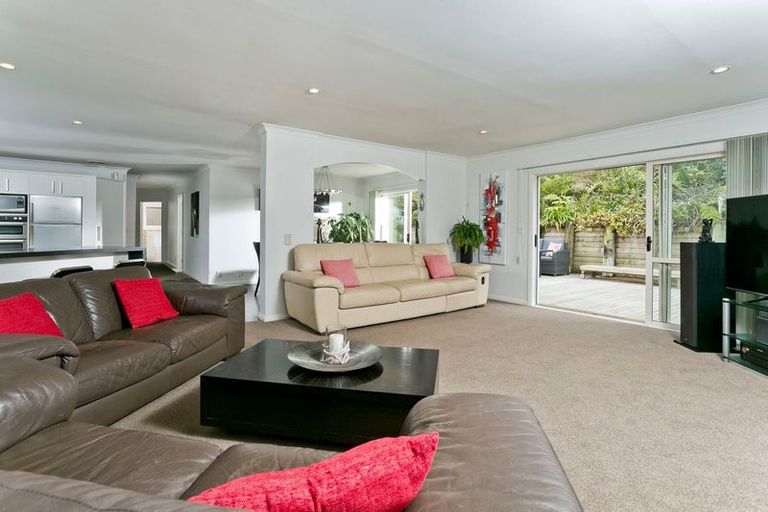Photo of property in 9 Falstone Lane, Browns Bay, Auckland, 0630