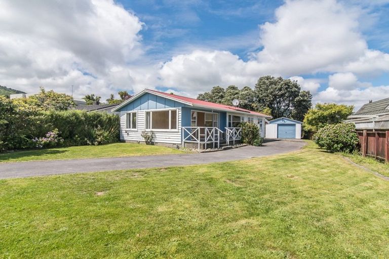 Photo of property in 8 Tawa Street, Waikanae, 5036