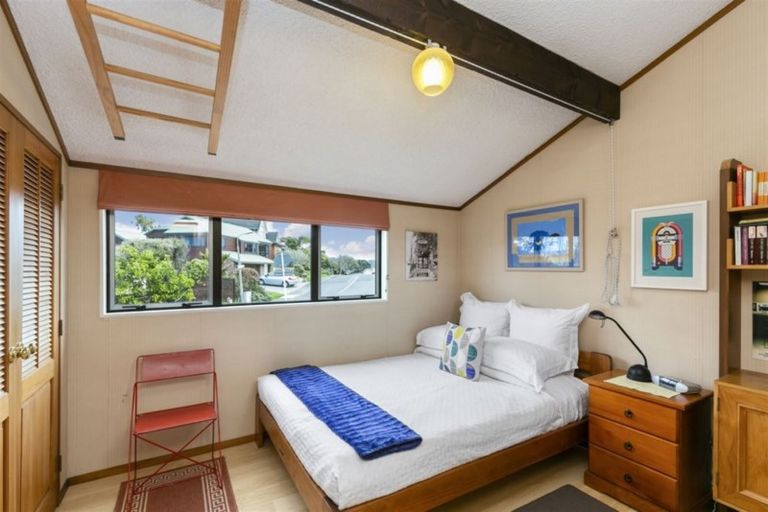 Photo of property in 72 Amapur Drive, Khandallah, Wellington, 6035