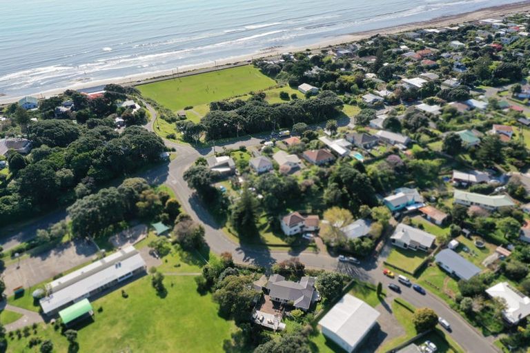 Photo of property in 4 Tarawa Street, Paekakariki, 5034