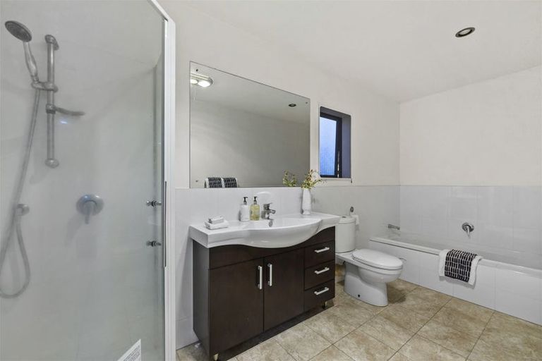 Photo of property in 209a Forrest Hill Road, Forrest Hill, Auckland, 0620