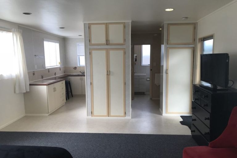 Photo of property in 3 Shepherds Road, Papakura, 2110