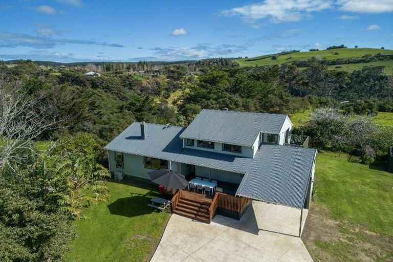 Photo of property in 2656 South Head Road, South Head, Helensville, 0874